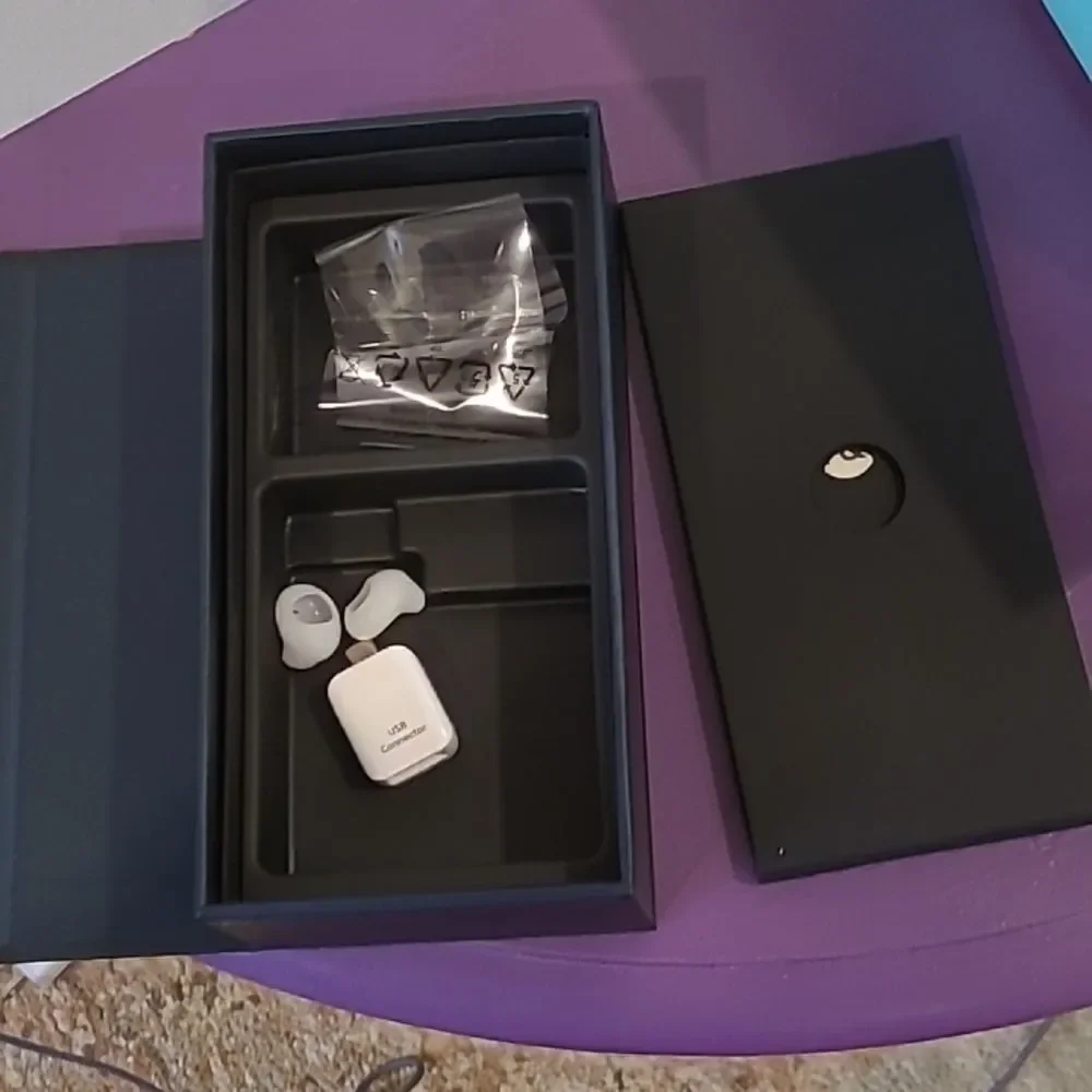 Samsung Galaxy S7 edge box with ear piece cover replacement and USB connector